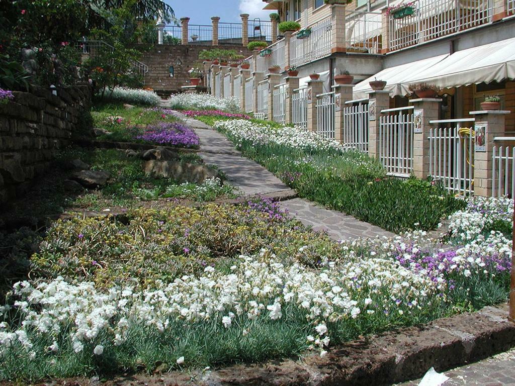Hotel Oasi Di Pace Sutri Zewnętrze zdjęcie