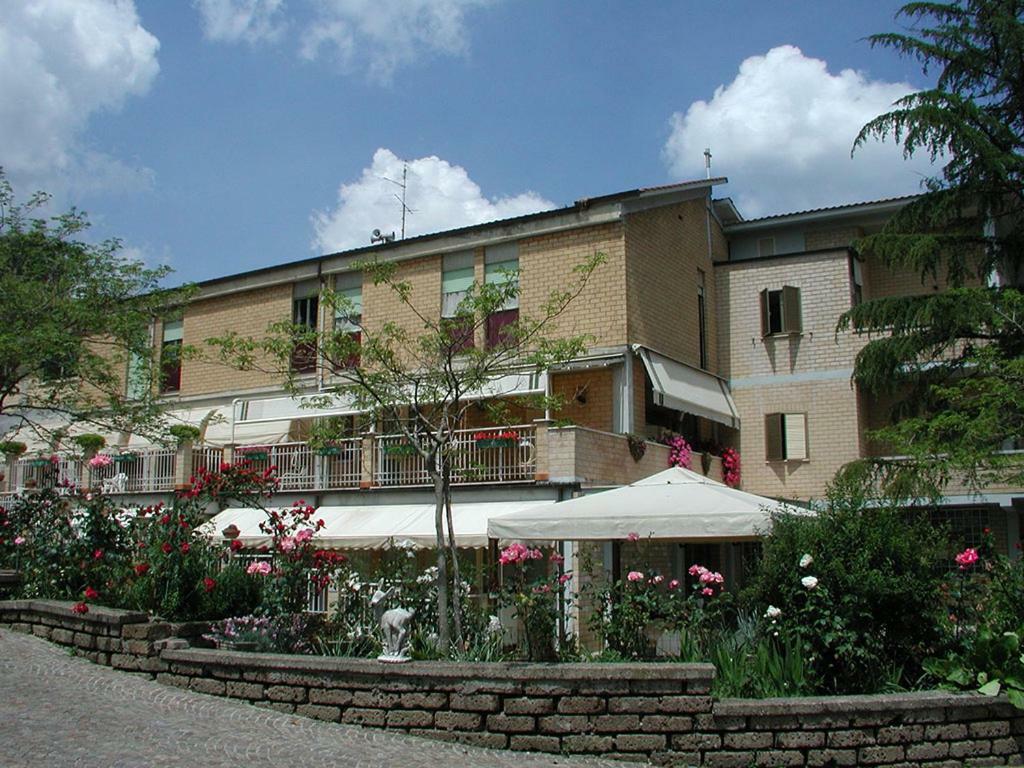 Hotel Oasi Di Pace Sutri Zewnętrze zdjęcie